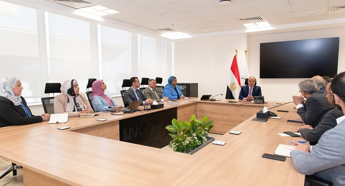 بالصور.. وزير الرى يلتقي نخبه من اكبر خبراء الاثار والمتاحف لترميم المقتنيات التاريخيه لوزاره الري