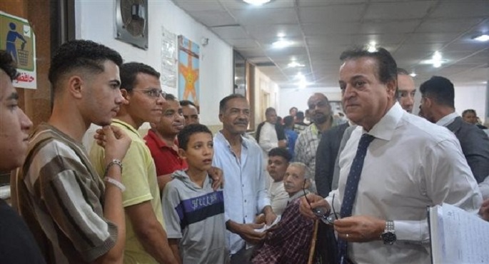 خلال جولة مفاجئة ..وزير الصحة يقرر إعفاء مديرة مركز طبي النزهة الجديدة