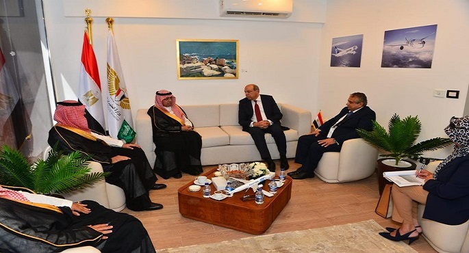 بالصور.. وزير الطيران المدني يبحث مع رئيس الهيئة العامة للطيران المدني بالسعودية تعزيز التعاون المشترك