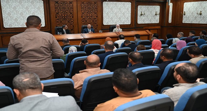 بالصور.. كامل الوزير يبحث مع محافظ ومستثمري قنا تحديات المناطق الصناعية بالمحافظة وسبل حلها