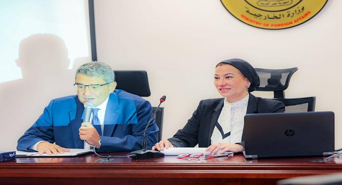 بالصور.. وزيرة البيئة تستعرض أمام سفراء مصر الجدد بالبلدان المختلفة أبعاد قضايا البيئة والمناخ