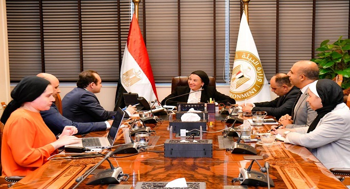 وزيرة البيئة تبحث مع أمين لجنة البيئة سبل التعاون فى عدد من الملفات البيئية