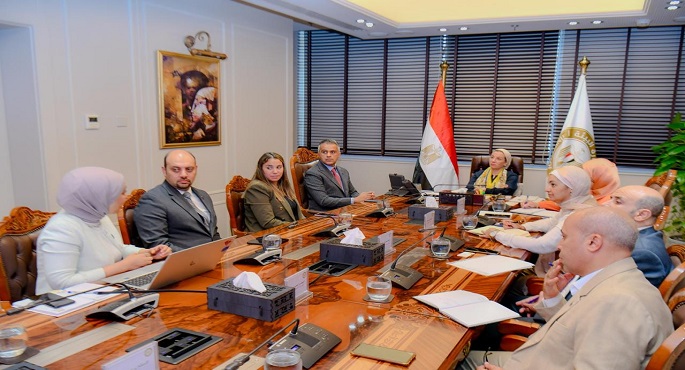 بالصور.. وزيرة البيئة: حريصون على دعم الشباب وبناء جيل قادر على مواجهة التحديات البيئية