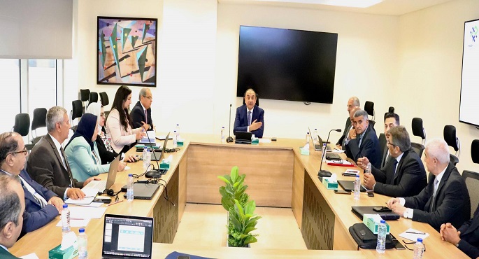 وزير قطاع الأعمال العام يستعرض مؤشرات الأداء والمشروعات وفرص الاستثمار لشركات الأدوية التابعة