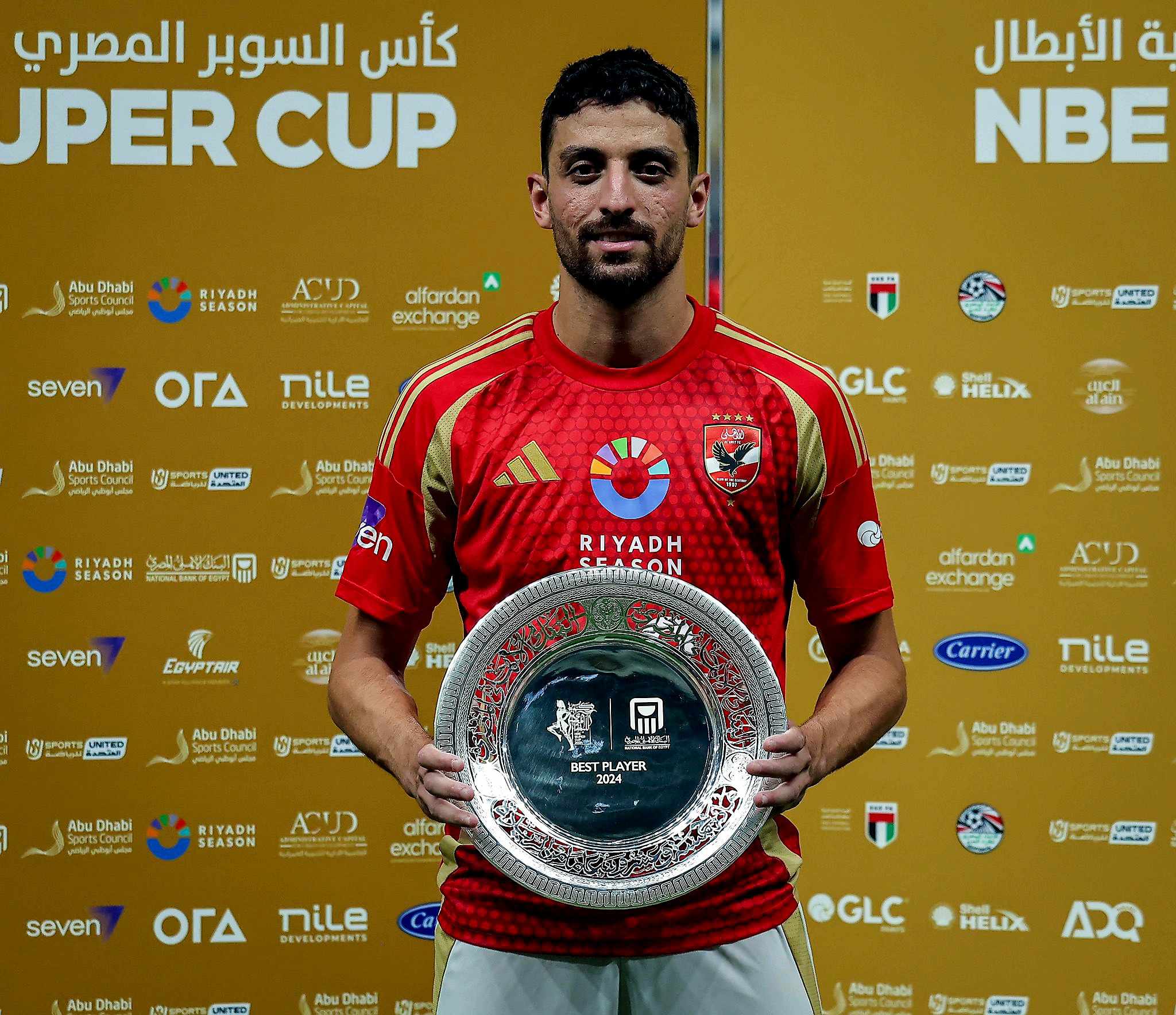 الأهلي يفوز على سيراميكا 2-1 .. ويتأهل لمواجهة الزمالك في نهائي السوبر المصري