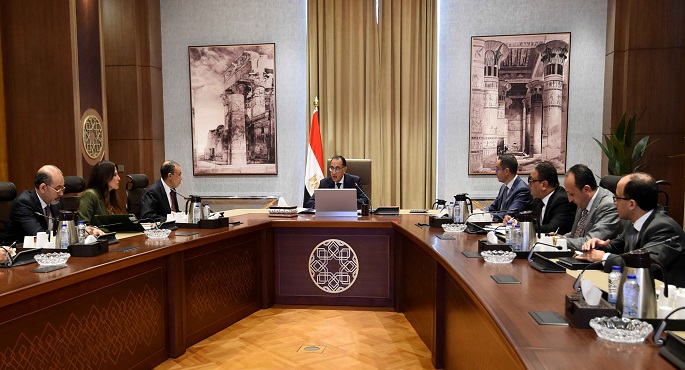بالصور.. رئيس الوزراء يعقد اجتماعًا بشأن مُناقشة تنظيم مُؤتمر استثماري “مصري – بريطاني”