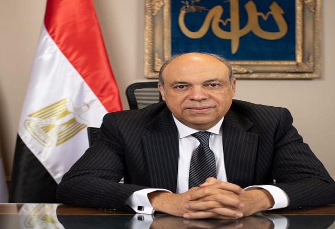وزير الطيران المدني يؤكد على أهمية التحول الرقمي داخل منظومة العمل بقطاع الطيران