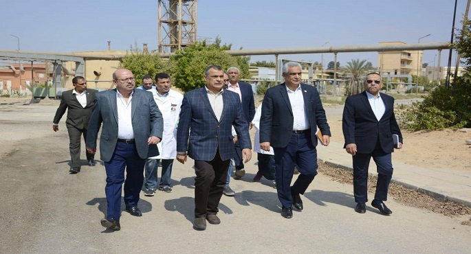 بالصور .. وزير الدولة للإنتاج الحربي يقوم بجولة تفقدية مفاجئة لشركة أبو زعبل للكيماويات المتخصصة