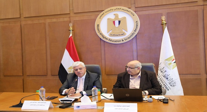بالصور .. وزير التعليم العالي يرأس اجتماع مجلس الجامعات الخاصة