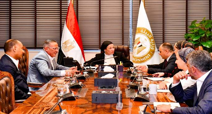 ياسمين فؤاد تبحث مع رئيس مجلس إدارة الاتحاد المصرى للغرف السياحية دعم التنمية السياحية البيئية بالبحر الأحمر