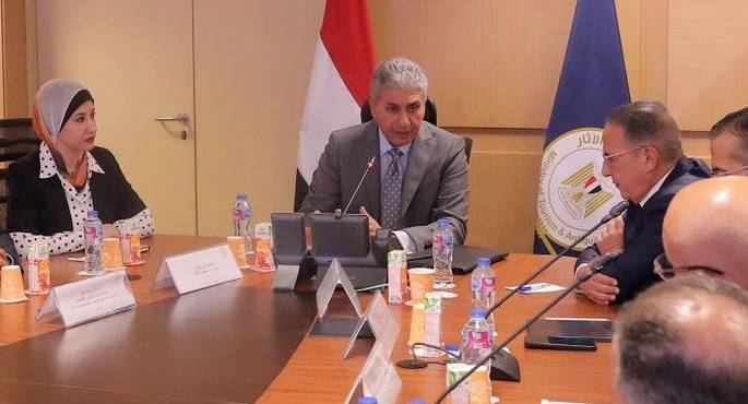 وزير الآثار يبحث مع «الغرف السياحية» سبل زيادة أعداد الوافدين إلى مصر