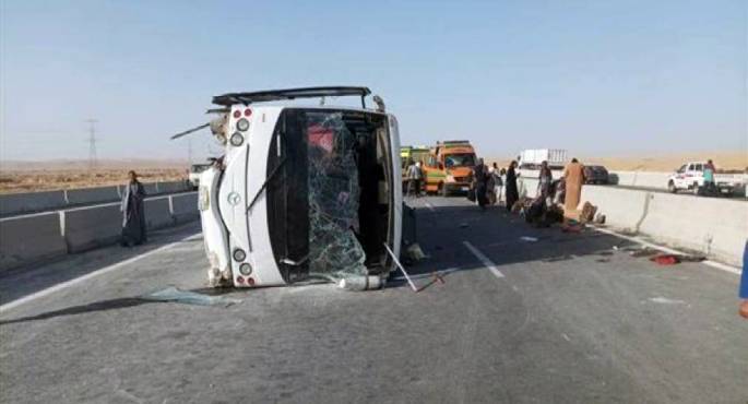 الصحة: مصرع 7 وإصابة 25 آخرين في حادث انقلاب أتوبيس بطريق العين السخنة