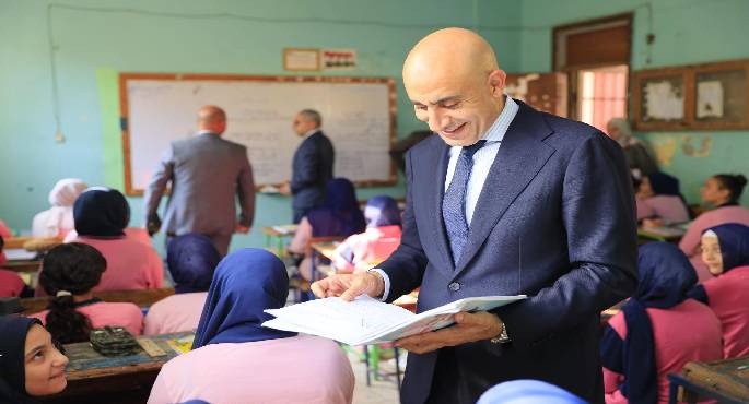 بالصور..وزير التعليم يتابع انتظام العملية التعليمية بجولات مفاجئة في عدد من مدارس الجيزة
