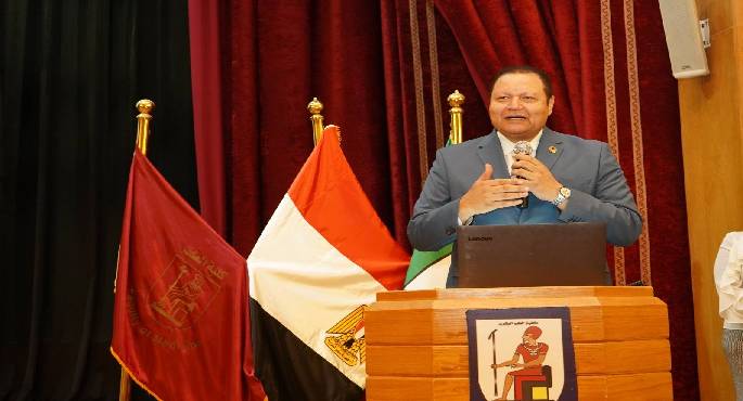 رئيس الهيئة العامة للاعتماد والرقابة الصحية وعميد طب قصر العيني يفتتحان البرنامج التدريبي حول متطلبات السلامة (GSR)