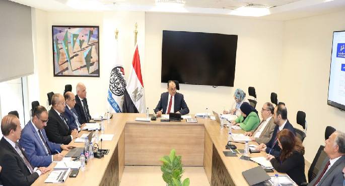 وزير قطاع الأعمال يستعرض مستجدات تنفيذ عدد من المشروعات الفندقية والسياحية والتجارية