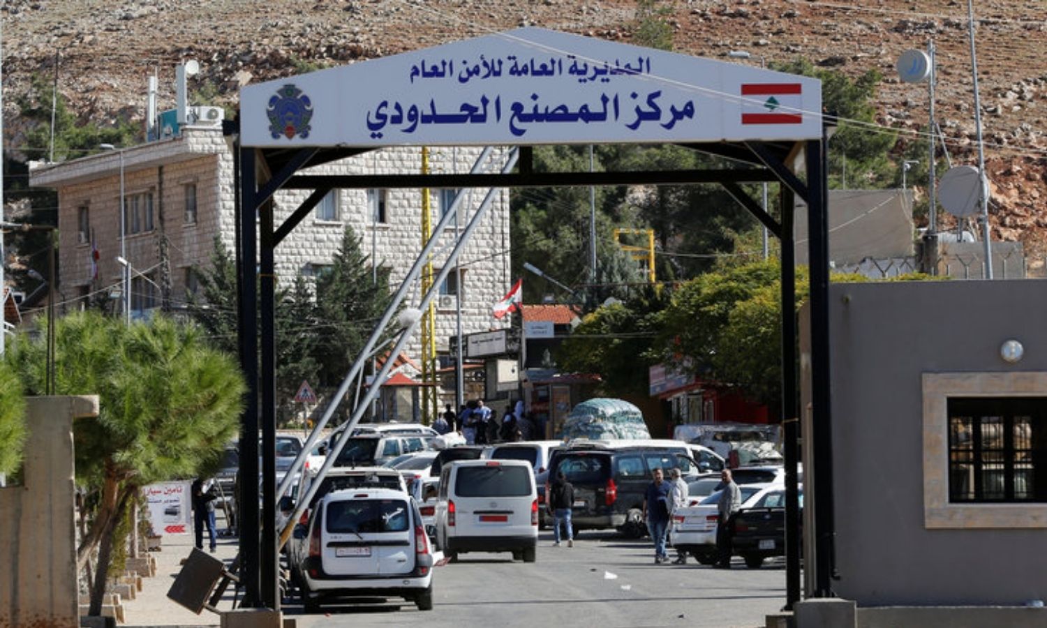 إسرائيل تستهدف معبر المصنع الحدودي بين لبنان وسوريا للمرة الثانية هذا الشهر