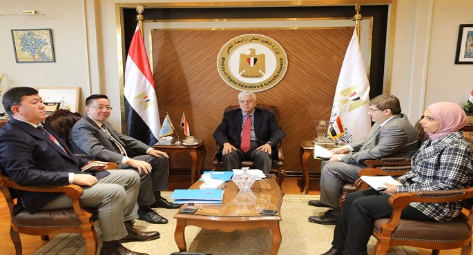 بالصور.. وزير التعليم العالي يبحث دعم التعاون المُشترك مع كازاخستان