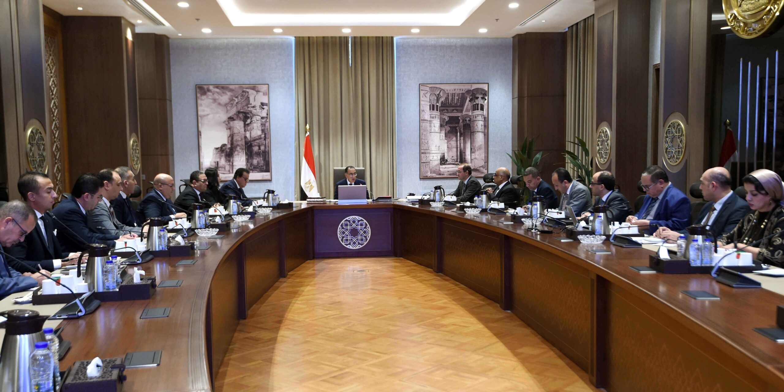 بالصور.. رئيس الوزراء يتابع إجراءات حوكمة استيراد سيارات ذوي الهمم