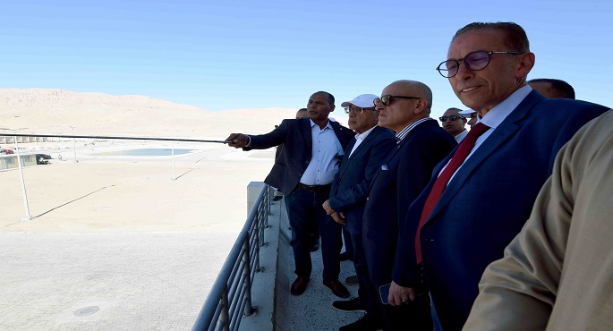بالصور.. رئيس الوزراء يتفقد محطة مياه الشرب الجديدة بقرية الهنادي شرق إسنا خلال جولته بالأقصر