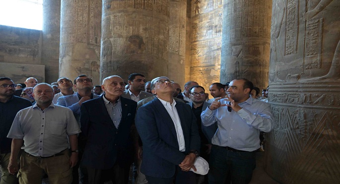 بالصور.. رئيس الوزراء يتفقد معبد “إسنا” في ختام جولته بمحافظة الأقصر
