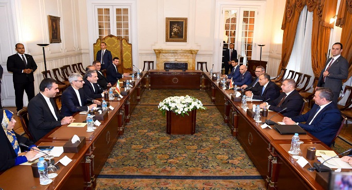 بالصور.. وزير الخارجية يؤكد في لقاء مع نظيره الإيراني ضرورة التعامل بحذر في هذه المرحلة الدقيقة