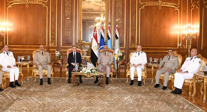 بالفيديو والصور.. وزير الداخلية وقيادات الشرطة يقدمون التهنئة لوزير الدفاع ورجال القوات المسلحة بمناسبة انتصارات أكتوبر