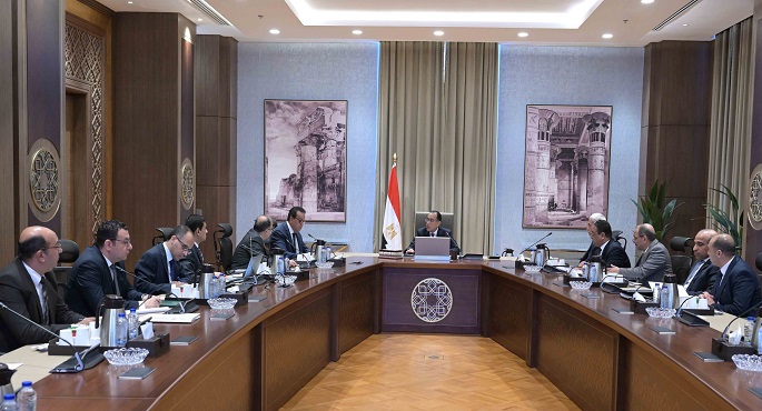 بالصور.. رئيس الوزراء يعقد اجتماعاً لمتابعة موقف توفير الأدوية والمستلزمات الطبية