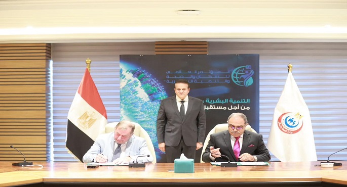 بالصور.. وزير الصحة يشهد توقيع اتفاقية تعاون بين شركة “ڤاكسيرا” وشركة بلتهوفن الهولندية