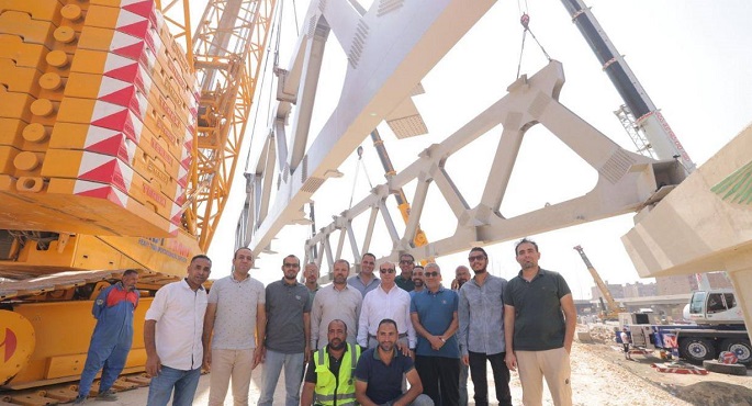 وزير الإسكان يتابع العمل بمحور “عمرو بن العاص”.. ورئيس “المركزى للتعمير” يتفقد الموقع