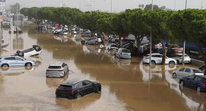 ارتفاع عدد ضحايا الفيضانات المدمرة في إسبانيا إلى 213 شخصا