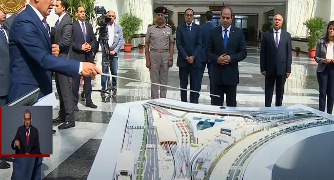 بالفيديو ..الرئيس السيسي يقوم بجولة تفقدية في محطة قطارات صعيد مصر “بشتيل الجديدة”