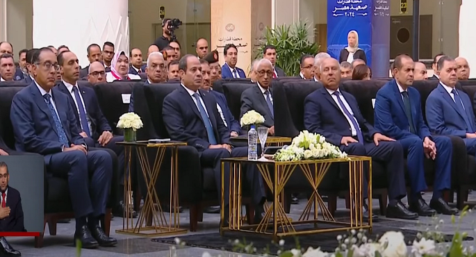 بالفيديو ..الرئيس السيسي يشهد افتتاح محطة قطارات صعيد مصر “بشتيل الجديدة”