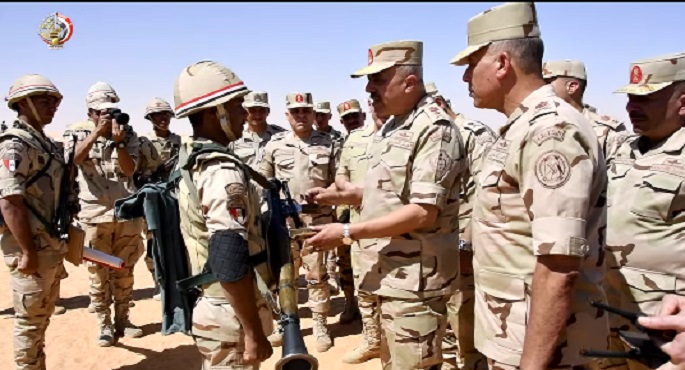 بالفيديو والصور.. الفريق أحمد خليفة يتفقد إجراءات التأمين على الإتجاه الاستراتيجى الجنوبى