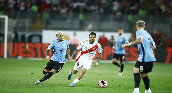 أوروجواي تسقط أمام بيرو في الوقت القاتل بتصفيات كأس العالم