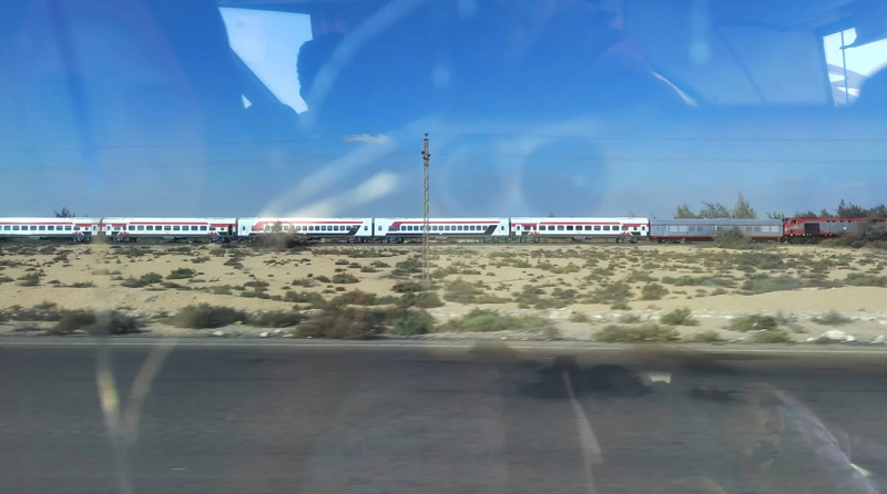 بالصور.. وصول أول قطار ركاب يعبر لسيناء على خط الفردان بئر العبد