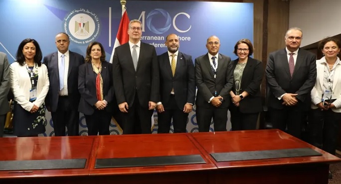 توقيع ٤ مذكرات تفاهم واتفاقيات تعاون مع شركات عالمية لتعزيز التعاون البترولي