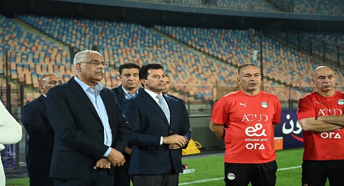 بالصور.. وزير الرياضة يشهد مران منتخب مصر استعداداً لمباراتي موريتانيا