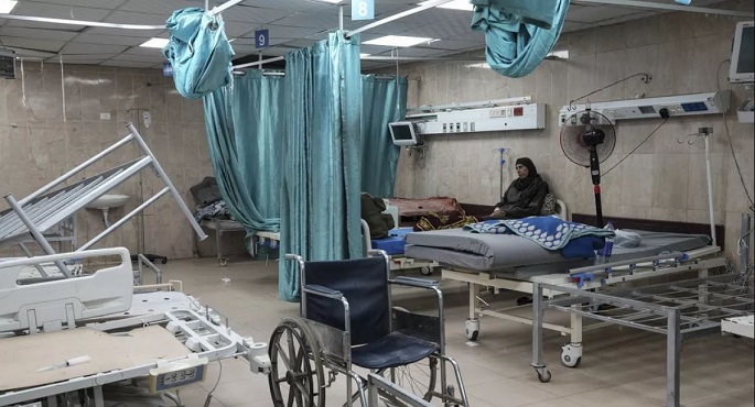 إسرائيل تقصف مستشفى كمال عدوان وتحرق مخزن الأدوية
