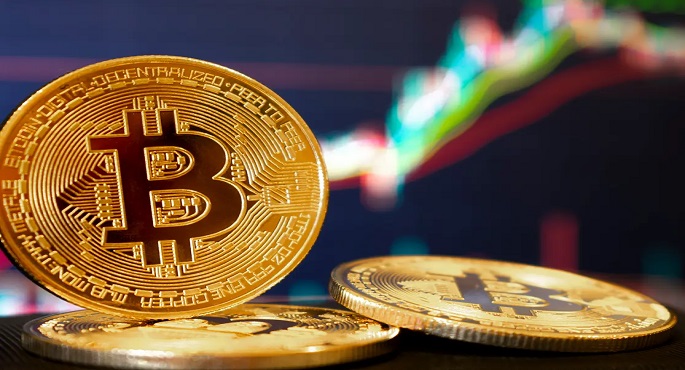 “بيتكوين” تقفز بدعم من توقعات الفيدرالي وتتجاوز 105 آلاف دولار