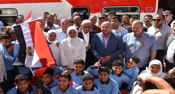 بالصور.. وزير النقل يشهد انطلاق التشغيل التجريبي لقطار خط الفردان – بئر العبد بطول 100 كم