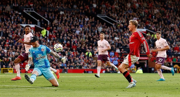 مانشستر يونايتد يفوز على برينتفورد 2-1.. وليستر سيتي يهزم ساوثهامبتون 3-2 في الدوري الإنجليزي