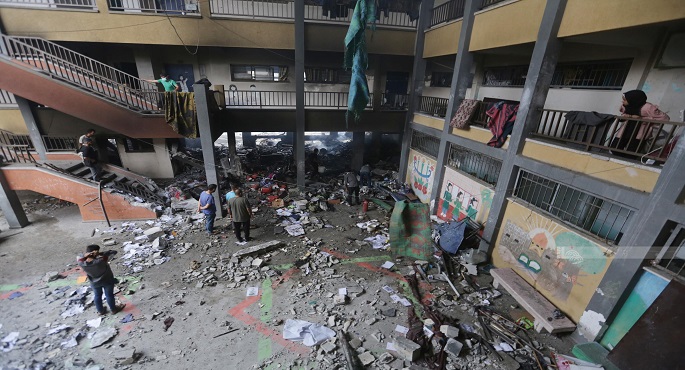 مسئول بالأونروا يدين قصف مدرسة تؤوي نازحين في مخيم جباليا شمال قطاع غزة