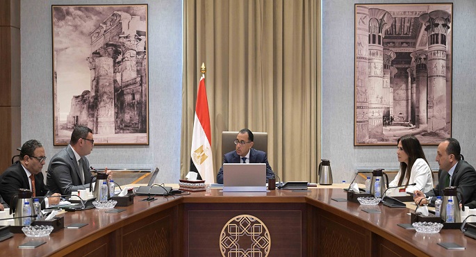 رئيس الوزراء يبحث مع وزير الإسكان آليات طرح وإتاحة الأراضي بالمدن الجديدة