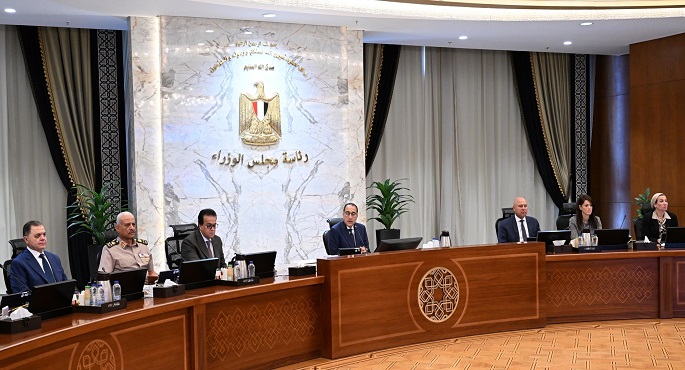رئيس الوزراء: تصاعد التطورات المتسارعة التي تشهدها المنطقة يفرض ظرفاً استثنائياً يلقي بظلال تأثيراته على الأوضاع الاقتصادية لبلدان المنطقة
