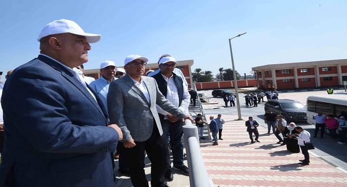 بالصور.. رئيس الوزراء يتفقد التشغيل التجريبي لمحطة معالجة الصرف الصحي بقرية برطباط غرب مغاغة