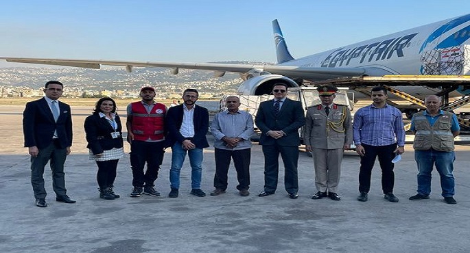 بالصور.. وصول شحنة مساعدات مصرية ثالثة إلى لبنان وإعادة ۲۹۳ مواطنا إلى أرض الوطن