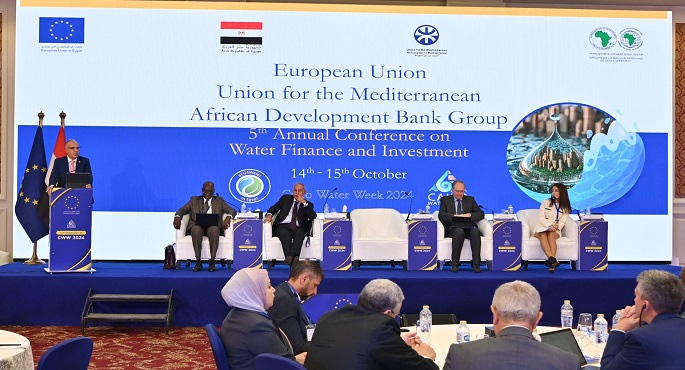 بالصور .. وزير الري : علينا إعطاء الأولوية لاستثمارات البنية التحتية المقاومة لتغير المناخ