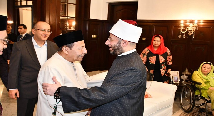بالصور.. وزير الأوقاف: أتشرف بنقل تهنئة مصر إلى إندونيسيا بتنصيب برابووو سوبيانتو رئيس إندونيسيا الجديد