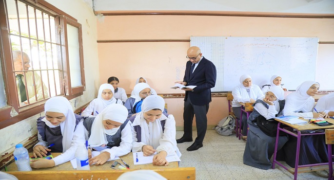 بالصور.. وزير التعليم ومحافظ الفيوم يتفقدان مدارس بالمحافظة لمتابعة انضباط سير العام الدراسي