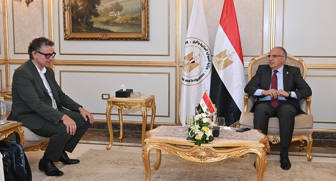 بالصور.. وزير الرى يلتقى ممثلى منظمة فلاندز البلجيكية العاملة فى مجال تحلية المياه والطاقة المتجددة